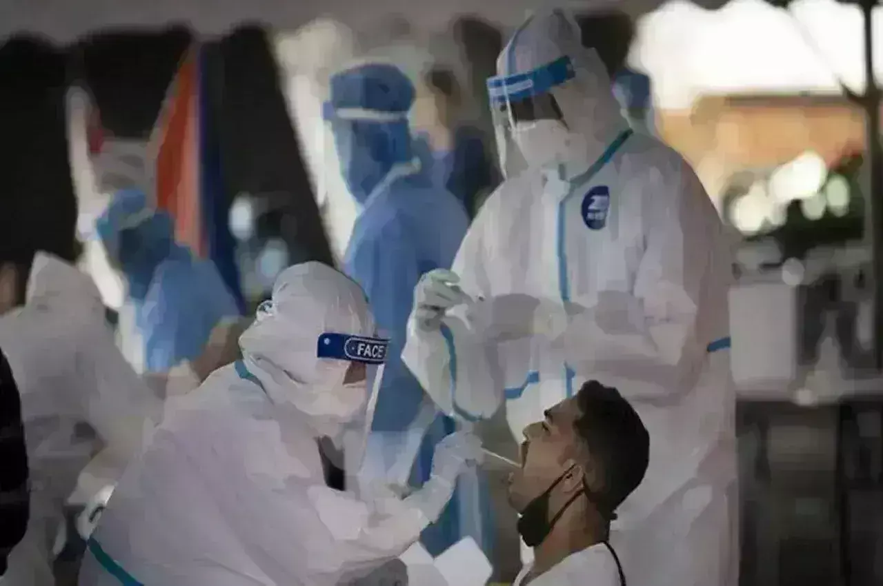 देश में आज फिर बढ़ी कोरोना संक्रमितों की संख्या, 24 घंटों में 1,573 नए मरीज मिले