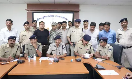 ग्वालियर पुलिस ने चेन लुटेरे को गया गिरफ्तार, माल जब्त ग्वालियर पुलिस ने चेन लुटेरे को गया गिरफ्तार, माल जब्त