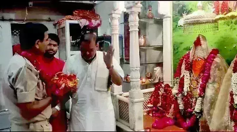 शीतला माता के दरबार में पहुंचे नवागत एसपी, सुरक्षा व्यवस्थाओं का लिया जायजा