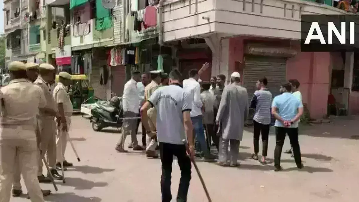 वडोदरा में रामनवमी के जुलूस पर मस्जिद से पथराव, तनाव के बाद भारी पुलिस बल तैनात