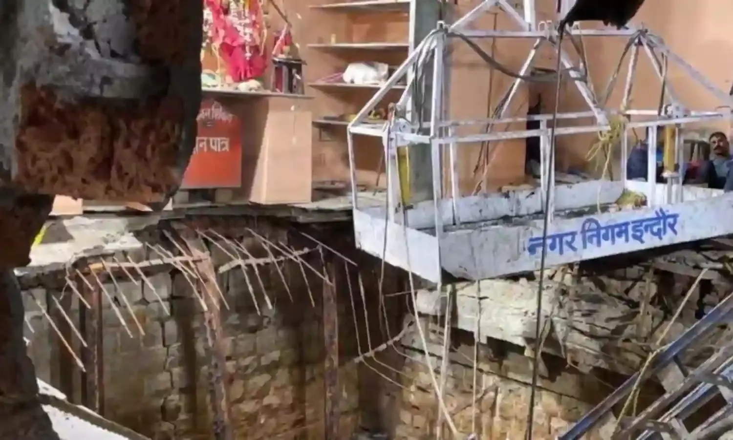 इंदौर बावड़ी हादसे में 35 लोगों की गई जान, मुख्यमंत्री ने दिए न्यायिक जांच के आदेश