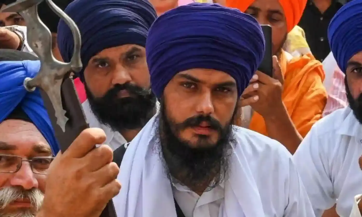 अमृतपाल सिंह पुलिस की गिरफ्त से बाहर, अकाली दल सांसद ने कहा- पाकिस्तान भाग जाओ अमृतपाल सिंह पुलिस की गिरफ्त से बाहर, अकाली दल सांसद ने कहा- पाकिस्तान भाग जाओ