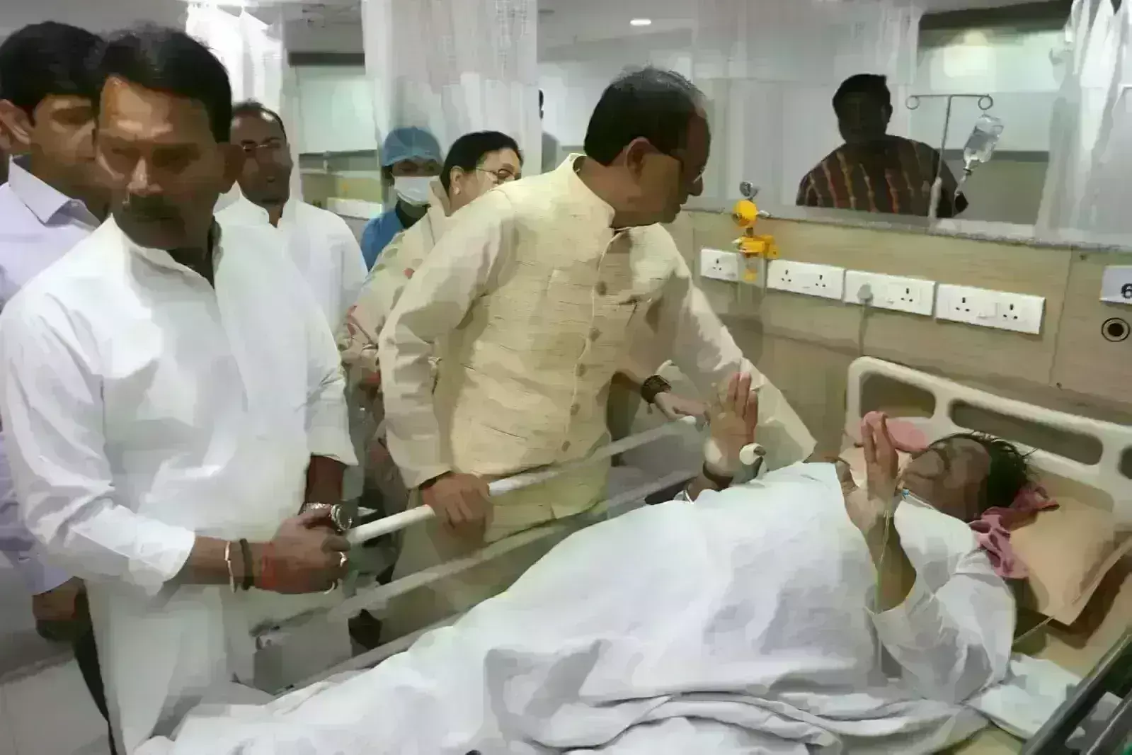 बावड़ी हादसे में घायलों से मुख्यमंत्री ने की मुलाकात, लोगों का फूटा गुस्सा, लगाए मुर्दाबाद के नारे