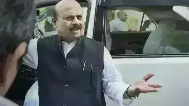 चुनाव आयोग ने बीच सड़क पर रोक ली मुख्यमंत्री बोम्मई की कार, जानिए क्या है मामला