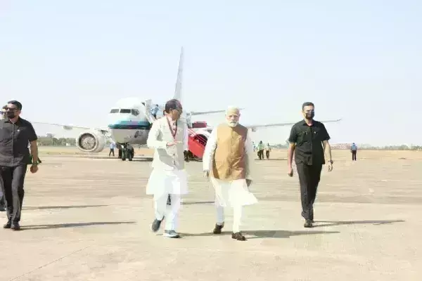 प्रधानमंत्री मोदी पहुंचे भोपाल, कमांडर्स कांफ्रेंस में हुए शामिल