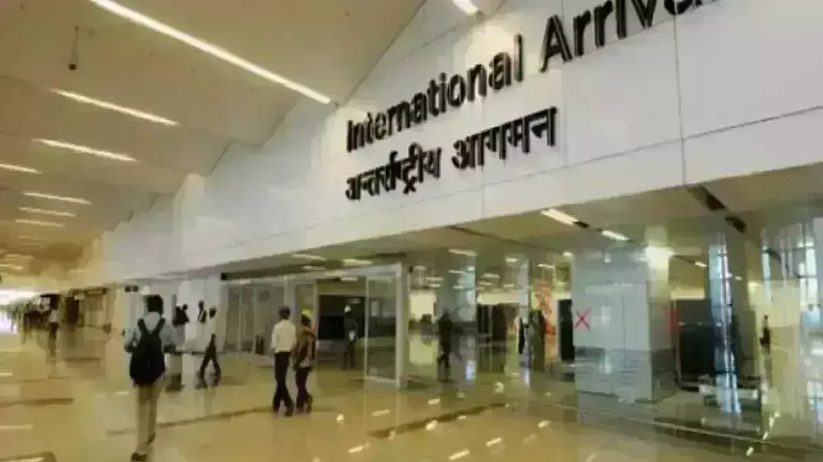 दिल्ली एयरपोर्ट पर घोषित हुई इमरजेंसी, पूरा हुआ खाली, पहुंची एंबुलेंस दिल्ली एयरपोर्ट पर घोषित हुई इमरजेंसी, पूरा हुआ खाली, पहुंची एंबुलेंस