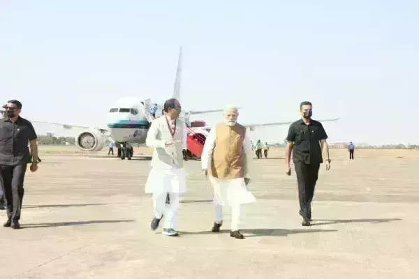 प्रधानमंत्री मोदी पहुंचे भोपाल, कमांडर्स कांफ्रेंस में हुए शामिल