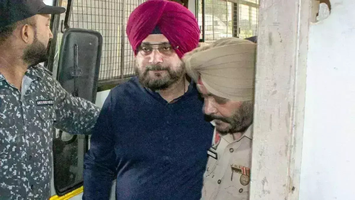 एक साल बाद जेल से बाहर आए नवजोत सिंह सिद्धू , पंजाब कांग्रेस में बढ़ी हलचल