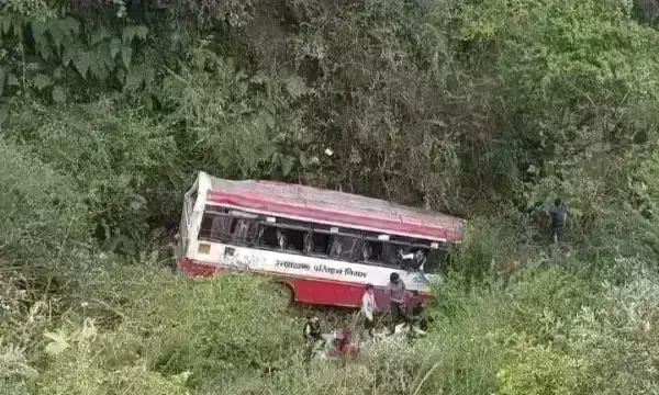 मसूरी में बड़ा हादसा, रोडवेज बस खाई में गिरी, दो की मौत, 23 घायल