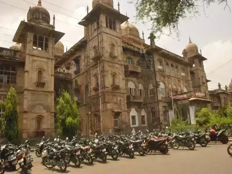 खुद को जयारोग्य का चिकित्सक बता कर मरीजों का करता रहा उपचार खुद को जयारोग्य का चिकित्सक बता कर मरीजों का करता रहा उपचार