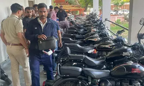 ग्वालियर में 60 से अधिक बुलेट गाड़ियों पर हुई चालानी कारवाई ग्वालियर में 60 से अधिक बुलेट गाड़ियों पर हुई चालानी कारवाई