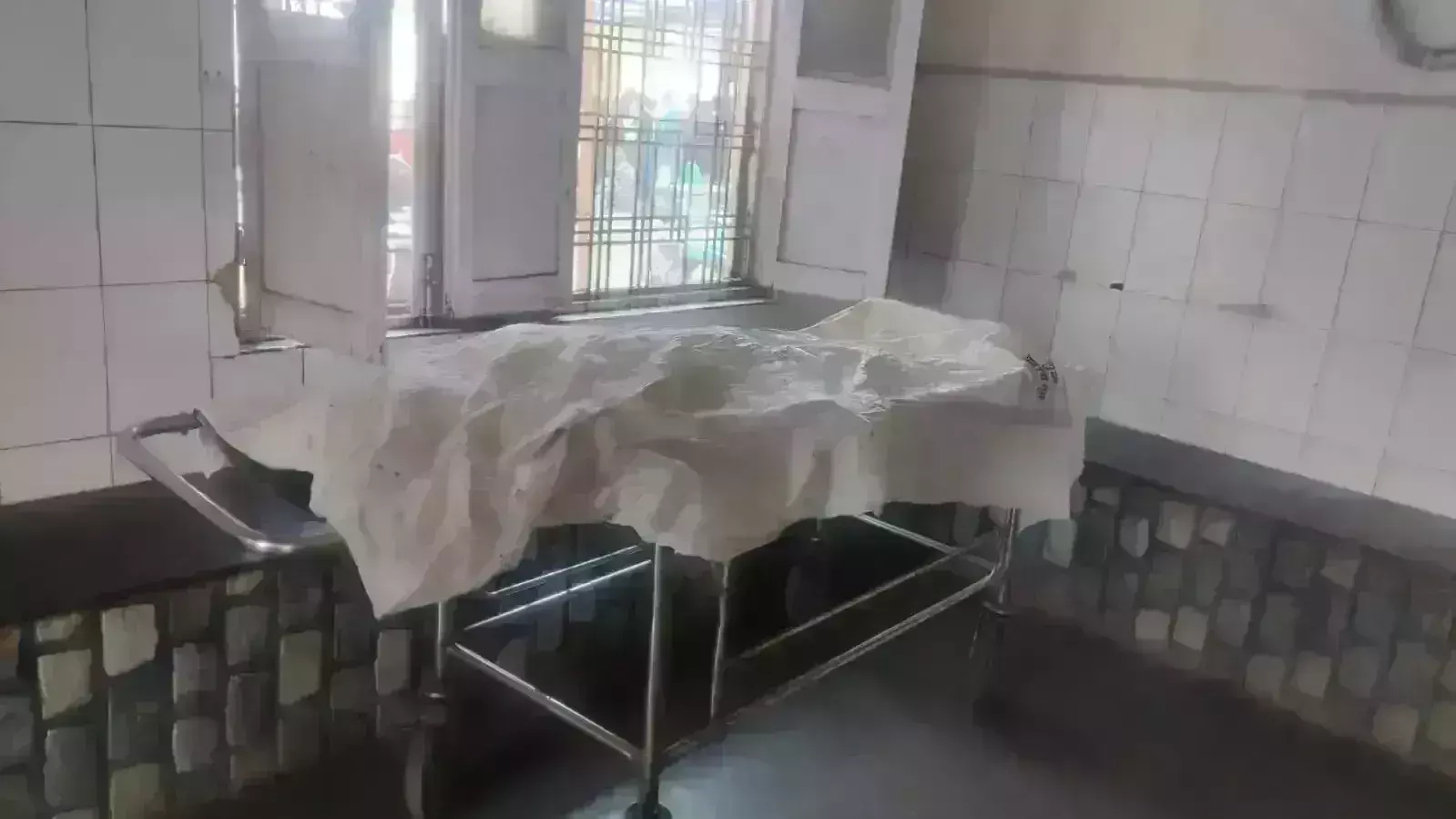 पत्नी की बेबफाई से दुःखी पति ने दी फांसी लगाकर जान