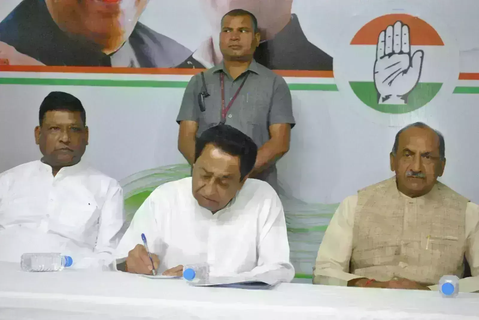 कमलनाथ ने कार्यकार्ताओं को दिया मंत्र , कांग्रेस आखिर मेरा कसूर क्या था?  थीम पर लड़ेगी चुनाव