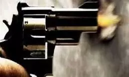 जमीनी विवाद को लेकर दो भाइयों में हुई जमकर फायरिंग जमीनी विवाद को लेकर दो भाइयों में हुई जमकर फायरिंग