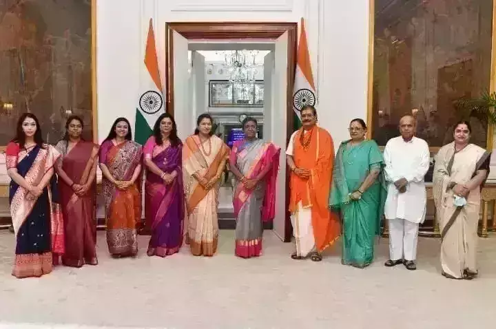 विश्वमांगल्य सभा के प्रतिनिधिमंडल ने राष्ट्रपति मुर्मू से की भेंट, संगठन के कार्यक्रमो से कराया अवगत