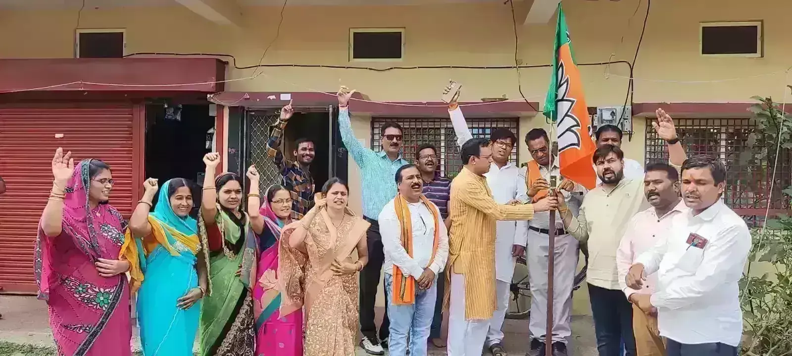 भाजपा नगर मंडल आमला के कार्यकर्ताओ ने बूथ स्तर पर मनाया भाजपा स्थापना दिवस