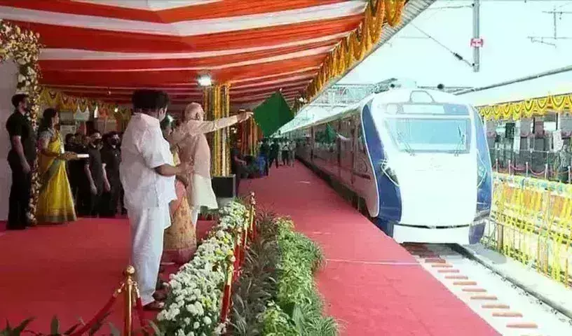 प्रधानमंत्री ने वंदे भारत एक्सप्रेस को दिखाई हरी झंडी, तेलंगाना को मिली दूसरी ट्रेन