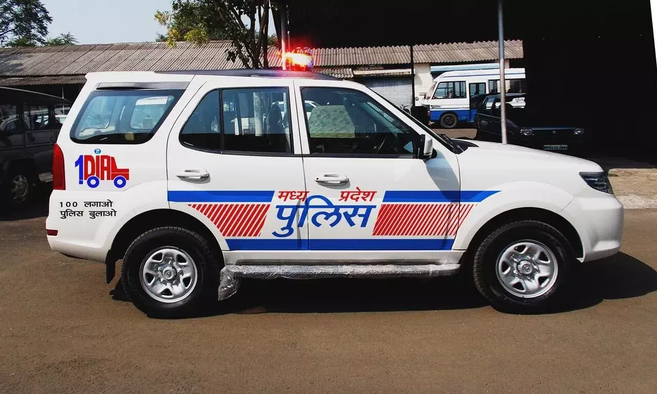 जनता की सेवा में तत्पर डायल 100 को मदद की जरुरत जनता की सेवा में तत्पर डायल 100 को मदद की जरुरत