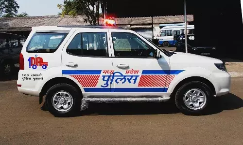 जनता की सेवा में तत्पर डायल 100 को मदद की जरुरत जनता की सेवा में तत्पर डायल 100 को मदद की जरुरत