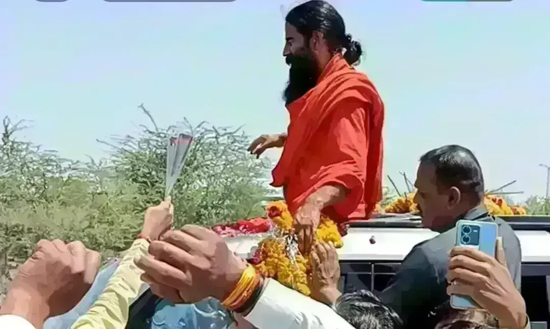बाबा रामदेव पहुंचे लहार, कहा - मैं सनातन का समर्थक किसी राजनीतिक दल का नहीं