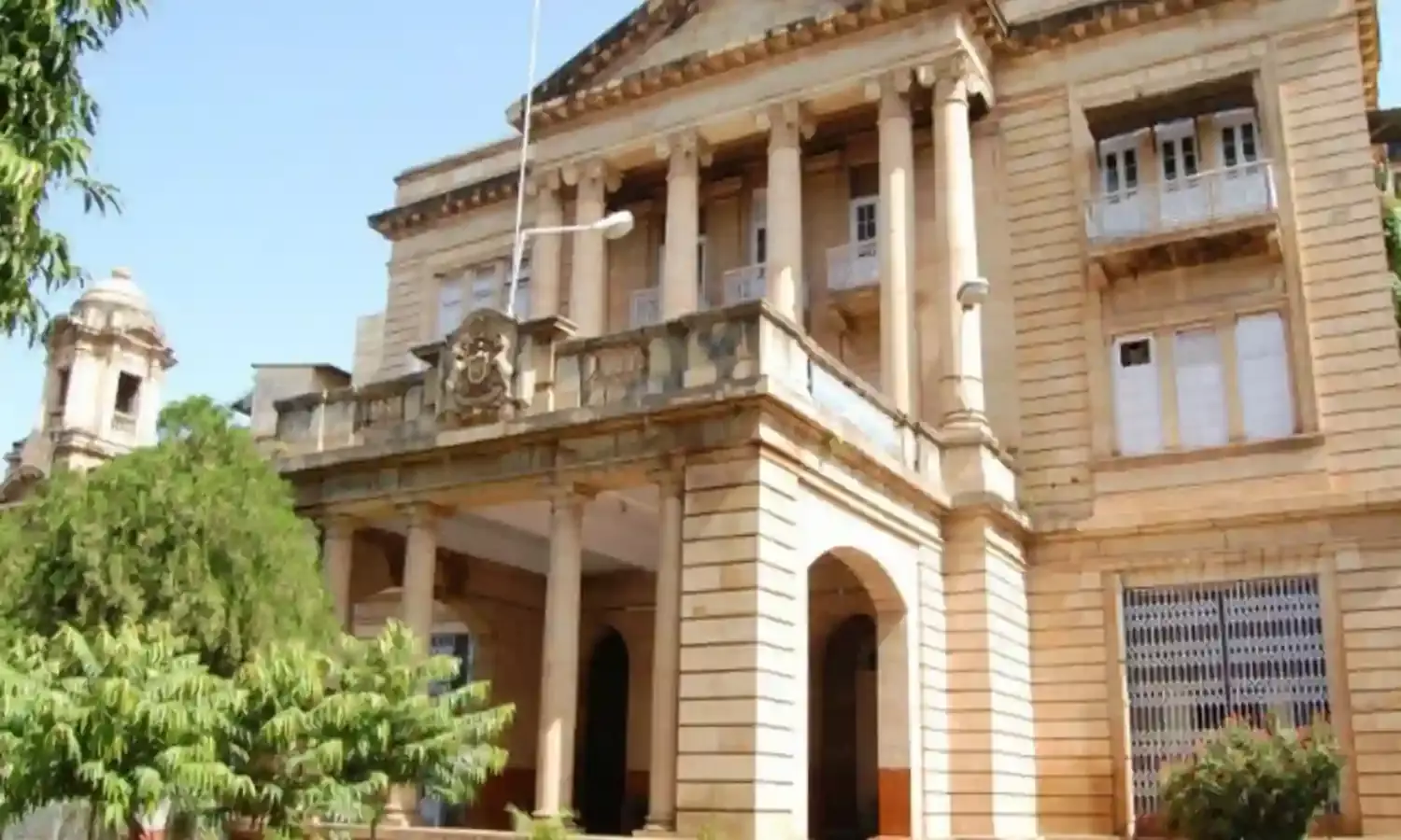 अभिभाषक संघ चुनाव : अध्यक्ष पद पर 5, सचिव के लिए 8 प्रत्याशियों ने भरे पर्चे