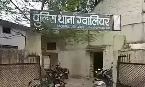 कथित सिपाही और उसके साथियों ने पुलिस अधिकारी के साथ की अभद्रता