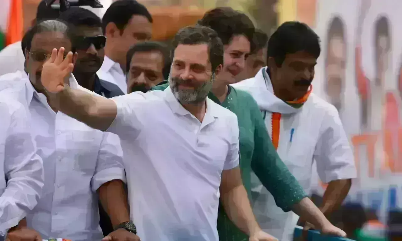 सांसदी जाने के बाद पहली बार वायनाड पहुंचे राहुल गांधी, कहा - मैं सवाल पूछता रहूंगा सांसदी जाने के बाद पहली बार वायनाड पहुंचे राहुल गांधी, कहा - मैं सवाल पूछता रहूंगा