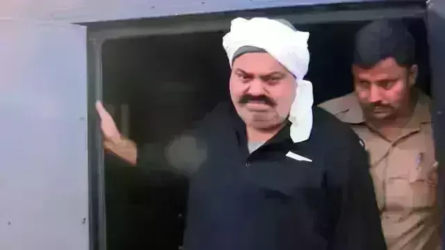 शिवपुरी में मीडिया से बोला माफिया अतीक ‘‘मैं आपकी वजह से सुरक्षित हूं’’