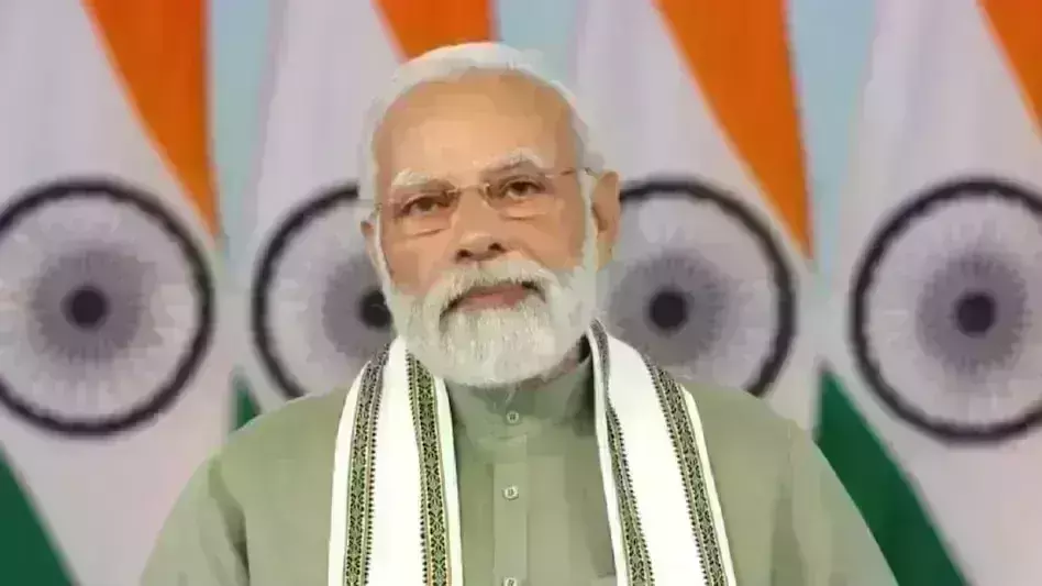 प्रधानमंत्री ने राजस्थान को दी पहली वंदे भारत ट्रेन, कहा- गहलोत जी आपके दोनों हाथों में लड्डू है