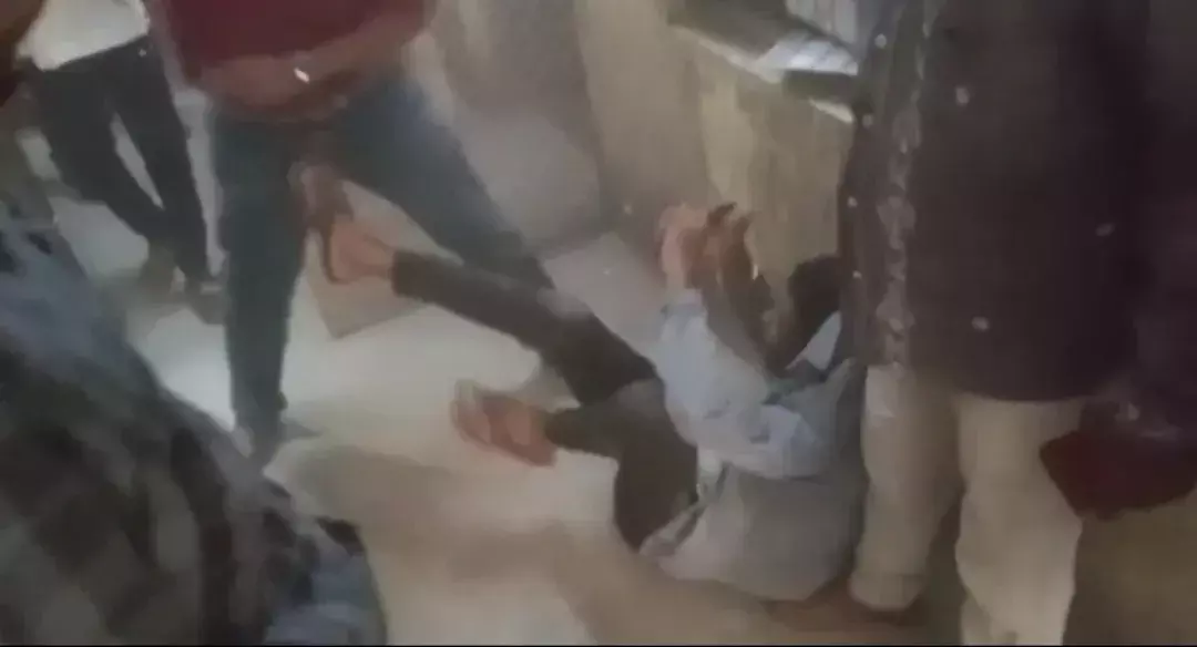 जनपद पंचायत सीईओ ने की आदिवासी युवक की बेरहमी से पिटाई