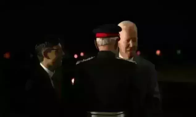 बाइडन ने ऋषि सुनक से नहीं मिलाया हाथ, लोग पूछ रहे - क्या अमेरिका और ब्रिटेन के रिश्तों में है तल्खी ?