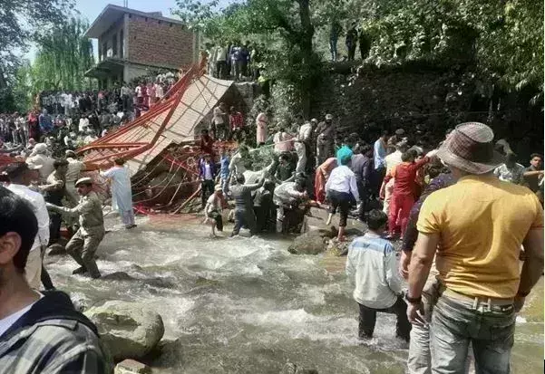 जम्मू-कश्मीर में हुआ मोरबी जैसा हादसा, पुल टूटकर नदी में गिरा, 40 घायल
