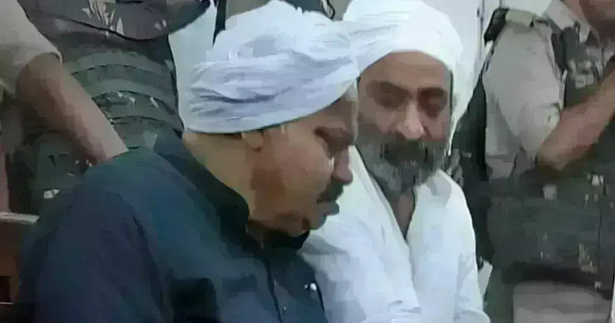 मिट्टी में मिल गया माफिया, मारे गए अतीक अहमद और उसका भाई अशरफ