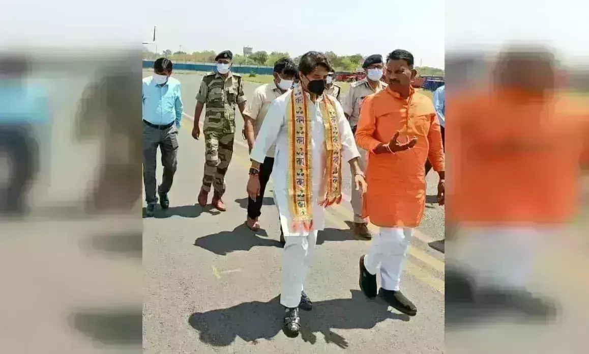 ज्योतिरादित्य सिंधिया दो दिन के दौरे पर ग्वालियर पहुंचे, तुलसी सिलावट ने की आगवानी