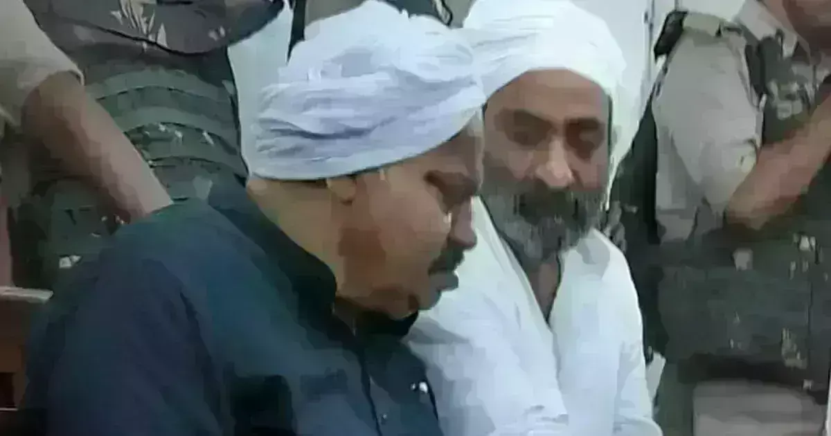 मिट्टी में मिल गया माफिया, मारे गए अतीक अहमद और उसका भाई अशरफ