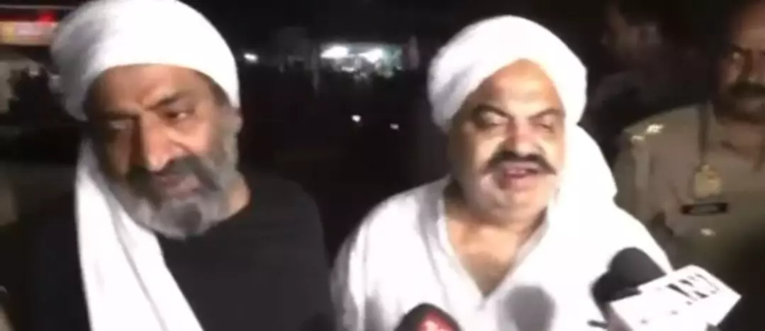 मीडिया से चर्चा करते समय गोली मारकर हत्या मीडिया से चर्चा करते समय गोली मारकर हत्या