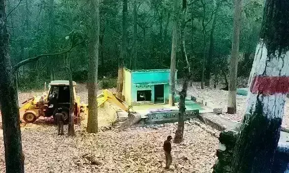 धामी सरकार ने उत्तराखंड की पावन भूमि से 1000 मजारों को हटाने का लिया संकल्प