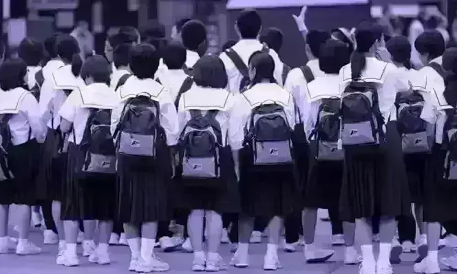 निजी का आकर्षण : आर्थिक भंवर में अभिभावक...