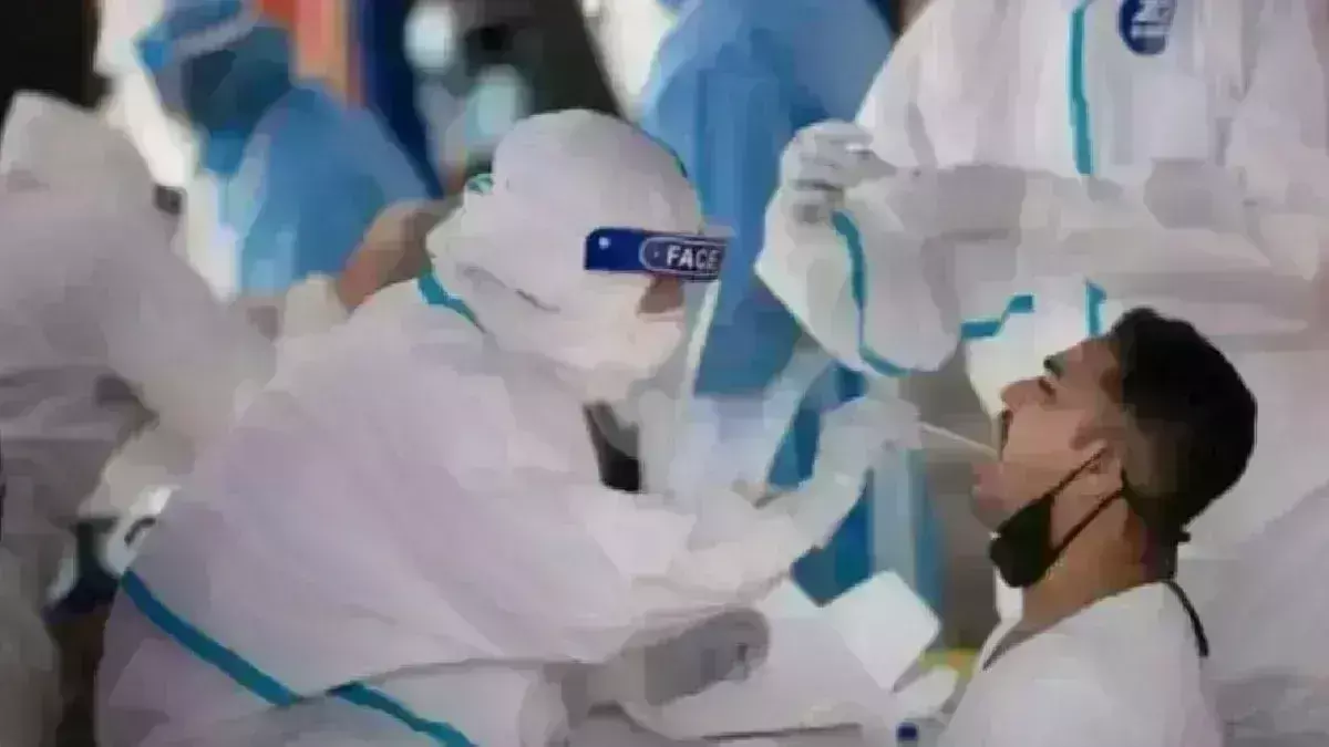 देश में फिर घटी कोरोना मरीजों की रफ्तार, 24 घंटे में 7,633 नए संक्रमित मिले