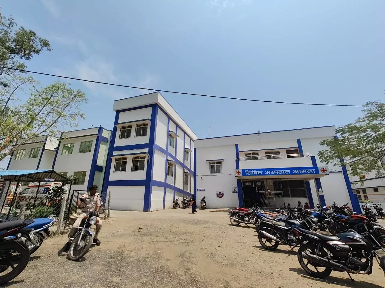 आमला सिविल अस्पताल में डॉक्टर-स्टाफ एवं व्यापारी संघ ने अपनी मांगों के लिए रखा बंद आमला सिविल अस्पताल में डॉक्टर-स्टाफ एवं व्यापारी संघ ने अपनी मांगों के लिए रखा बंद