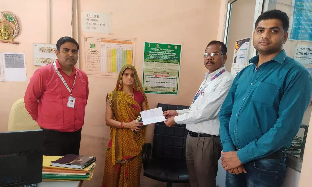 सड़क दुर्घटना में बीमाधारक को 4 लाख की सहायता राशि मिली