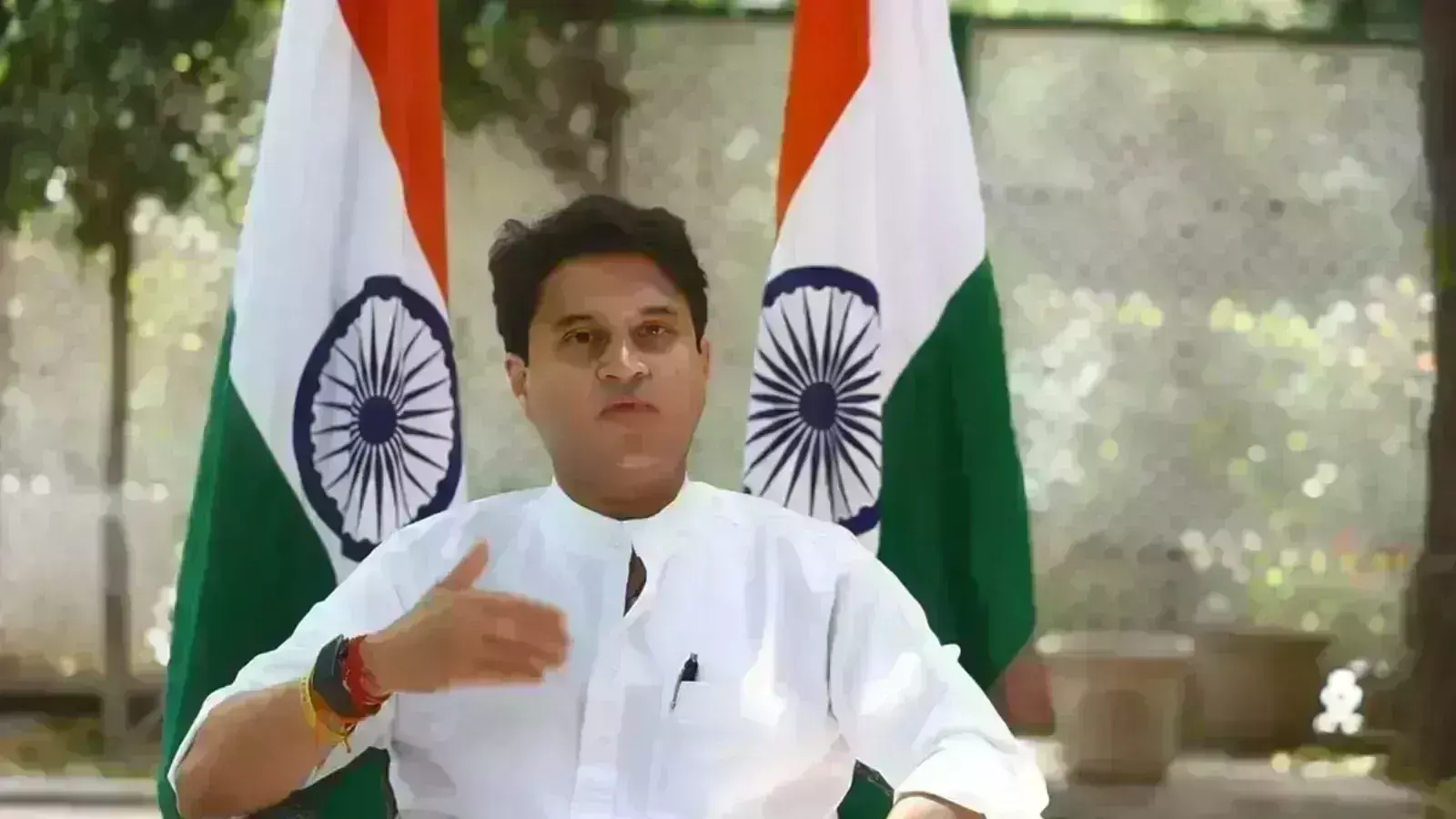 केंद्रीय मंत्री सिंधिया का दावा : देश के 121 हवाई अड्डे 2025 तक हो जाएंगे कार्बन मुक्त