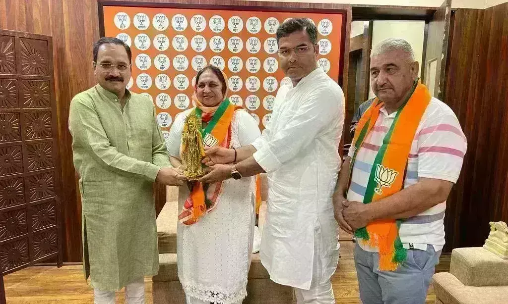 मेयर चुनाव से पहले आम आदमी पार्टी को झटका, महिला पार्षद भाजपा में शामिल