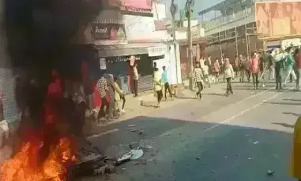 बंगाल में फिर भड़की हिंसा, भीड़ ने थाने को लगाई आग बंगाल में फिर भड़की हिंसा, भीड़ ने थाने को लगाई आग