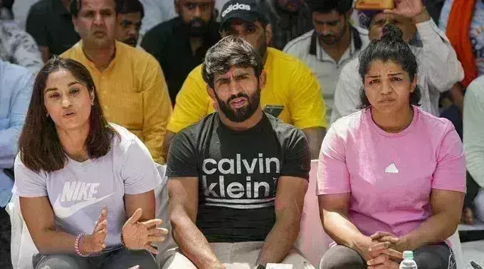 पहलवानों को मिला खाप पंचायतों का साथ, बड़े आंदोलन की तैयारी शुरू पहलवानों को मिला खाप पंचायतों का साथ, बड़े आंदोलन की तैयारी शुरू