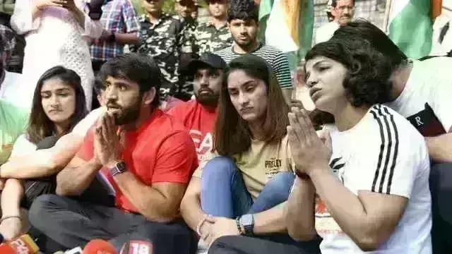 पहलवानों का धरना जारी, भारतीय कुश्ती संघ के संचालन के लिए पैनल गठित, तीन सदस्य शामिल पहलवानों का धरना जारी, भारतीय कुश्ती संघ के संचालन के लिए पैनल गठित, तीन सदस्य शामिल