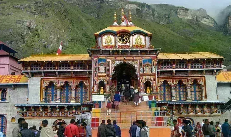 बद्रीनाथ के खुले कपाट, चारधाम की विधिवत यात्रा शुरू, जानिए मंदिर से जुड़े तथ्य
