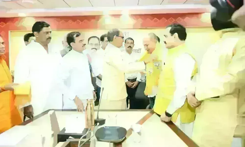 दमोह : पूर्व वित्तमंत्री के बेटे सिद्वार्थ मलैया भारतीय जनता पार्टी में हुए शामिल दमोह : पूर्व वित्तमंत्री के बेटे सिद्वार्थ मलैया भारतीय जनता पार्टी में हुए शामिल