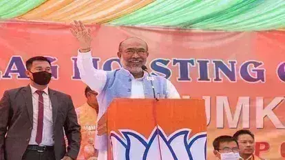 मणिपुर में मुख्यमंत्री जिस ओपन जिम का करने वाले थे उद्घाटन, भीड़ ने कर दी आग के हवाले मणिपुर में मुख्यमंत्री जिस ओपन जिम का करने वाले थे उद्घाटन, भीड़ ने कर दी आग के हवाले