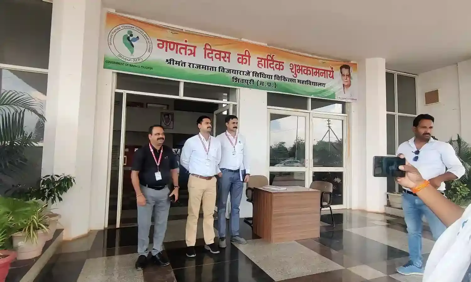 शिवपुरी मेडिकल कॉलेज में भर्ती एवं खरीदी घोटाले की जांच करने आई ईओडब्ल्यू की टीम